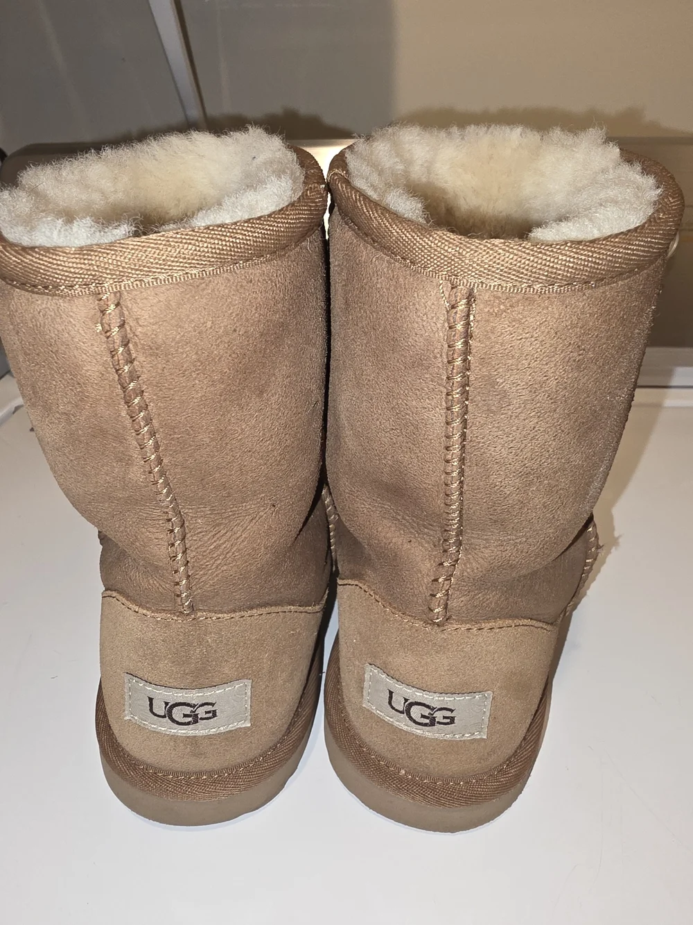 UGG Classic Short Shearling Boots in Chestnut